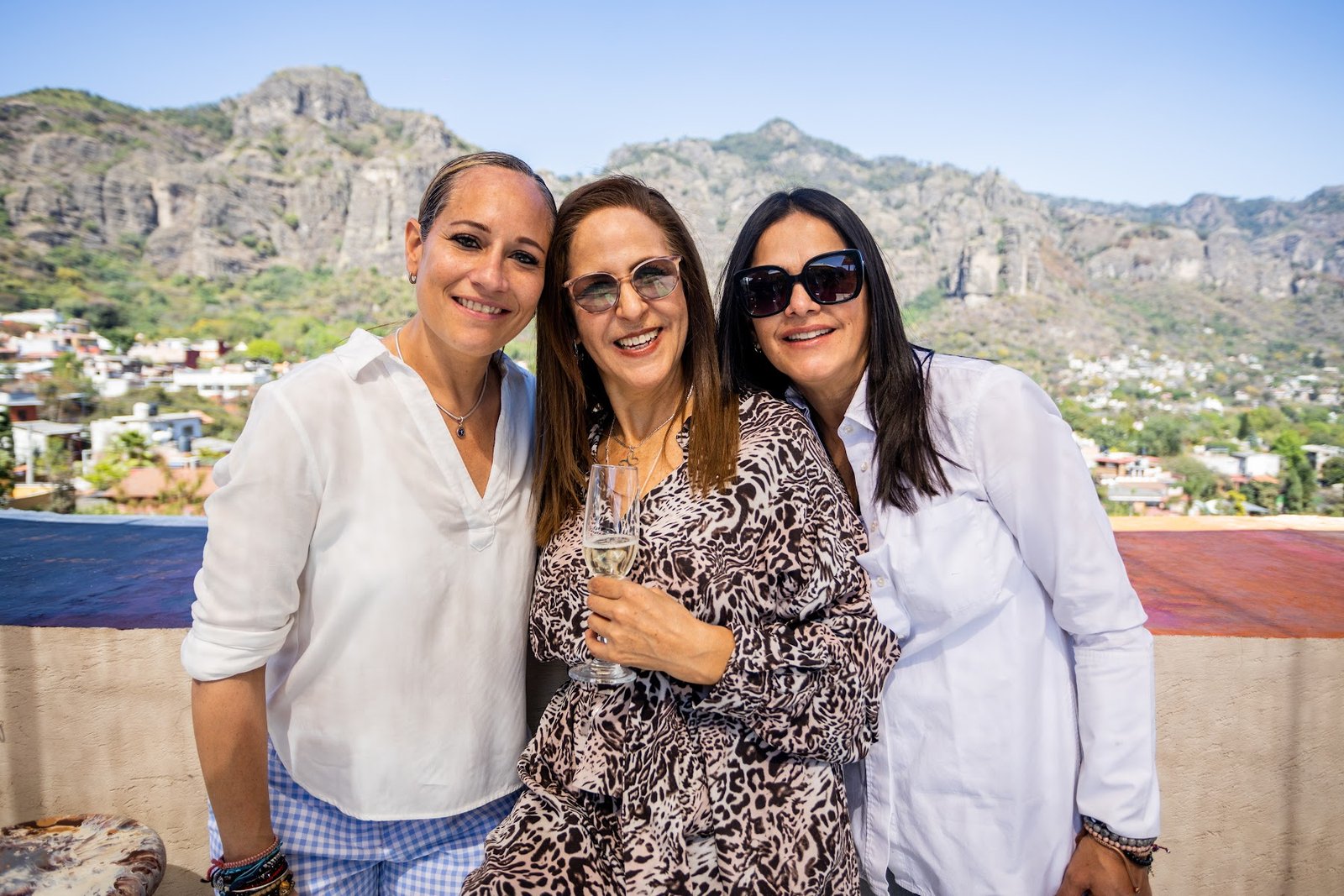 Celebración con amigas en el roof de Casa Ehua