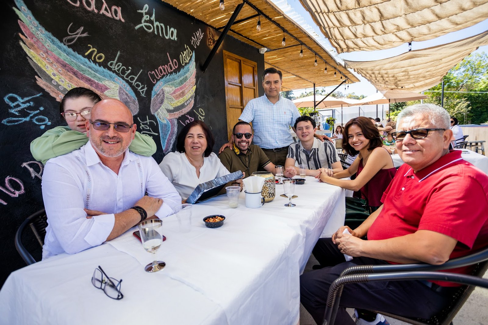 Comida de grupo en el roof