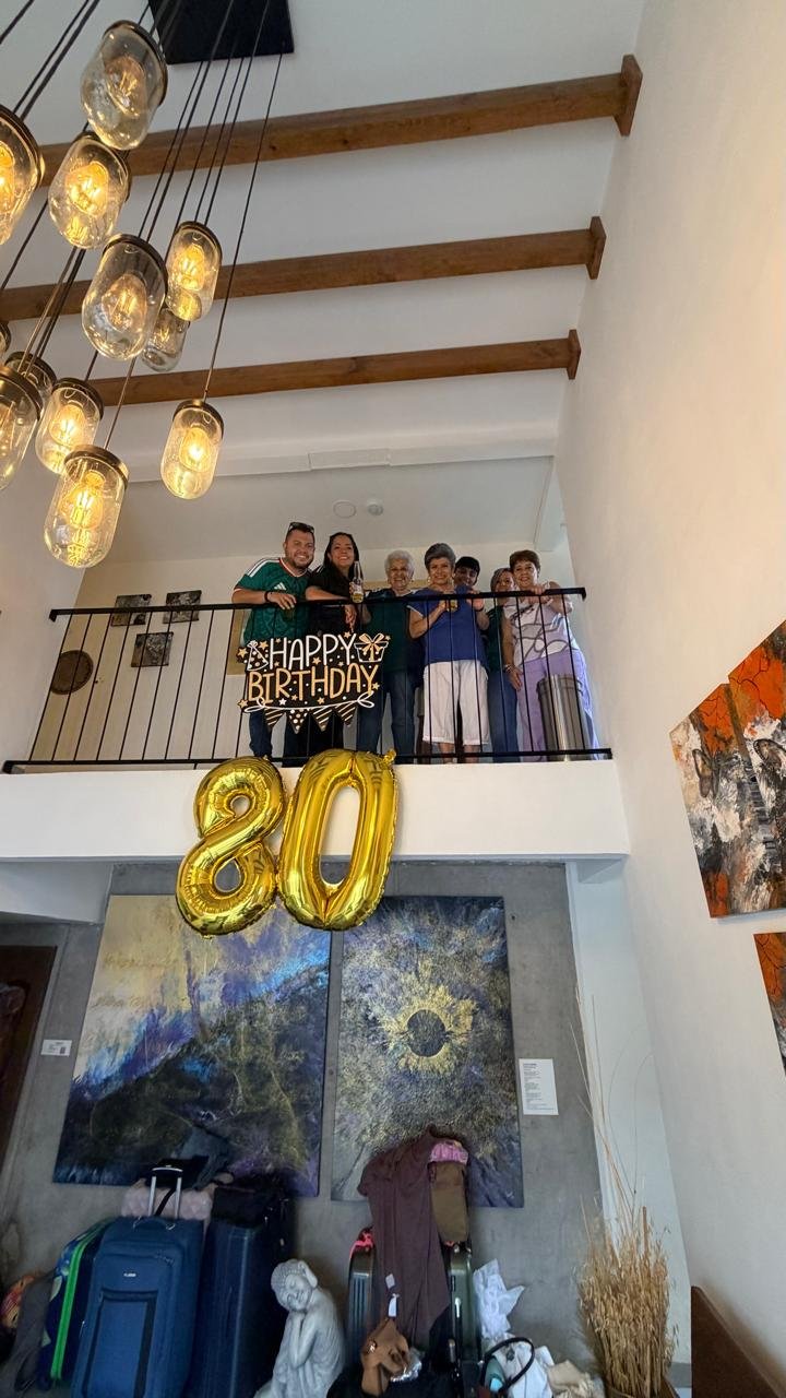 Celebración de 80 años en Casa Ehua
